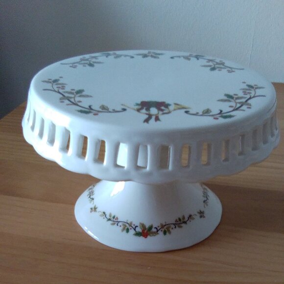 Mikasa 'Holiday Lace' Christmas Porcelain Cake Plate With Delicate Holly Design - Picture 5 of 11